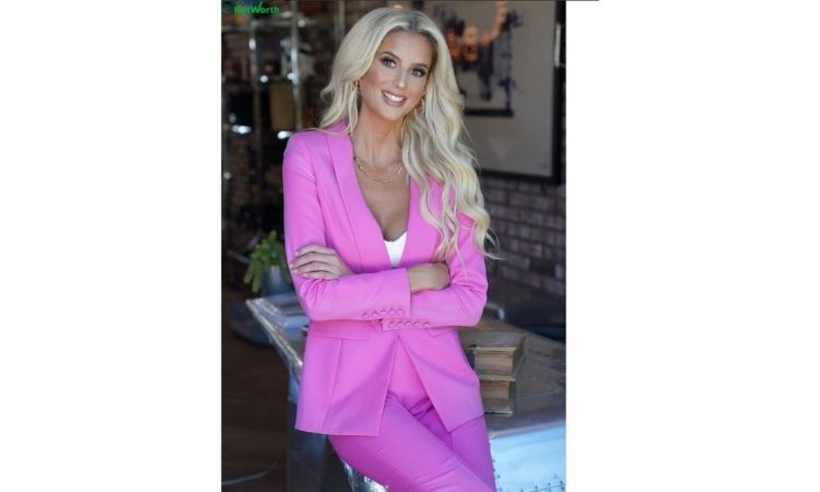 Emma Hernan Selling Sunset Net Worth 2021, Age, Parents, Husband, Wiki, Biography, Siblings, Ethnicity & more 2 Emma Hernan net worth