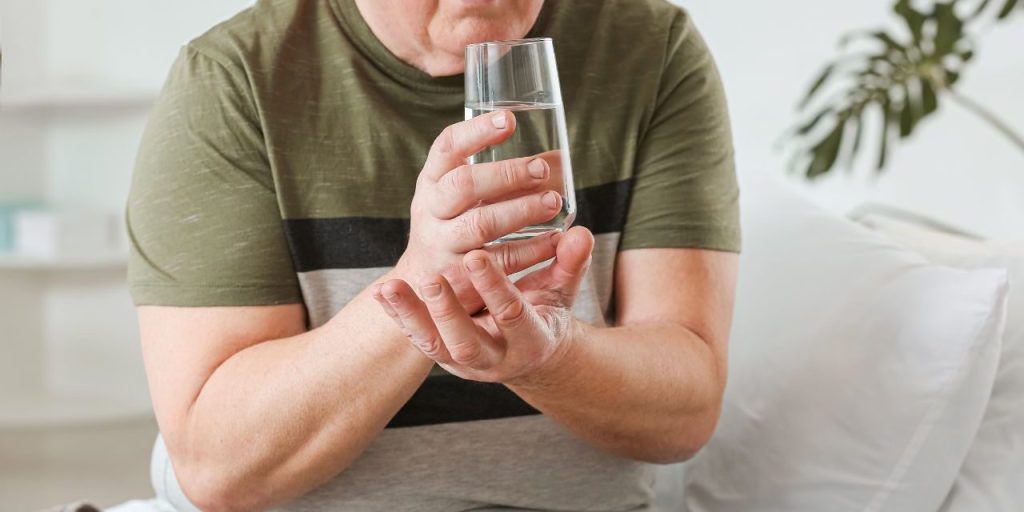 Muscular Tremor Let Us Tell You About Muscular Tremor Disease and Treatment 1280x640 1