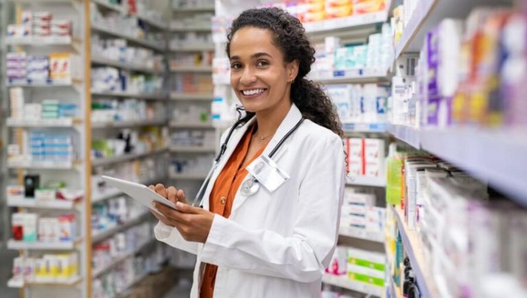 Why Become a Pharmacist How To Become A Pharmacist Edu FI 900x510 1