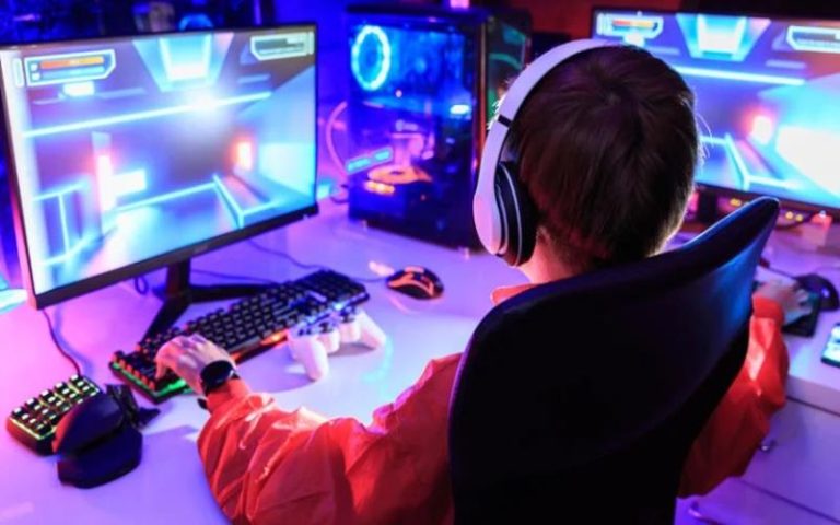 The Psychology of Online Gaming What Keeps Players Hooked